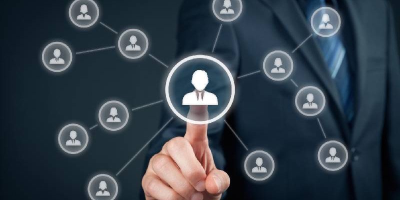 Legal Recruiters vs. In-House Hiring: Toronto Insights
